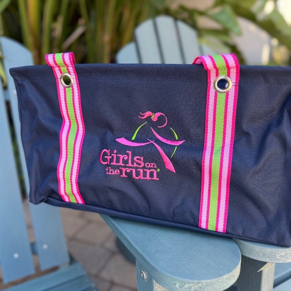 Girls On The Run Navy Medium Utility Tote: Thirty-One - Picture 3 of 9